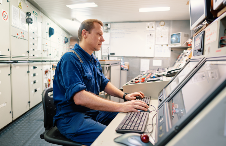 Albireo Energy worker pointing at tablet screen.